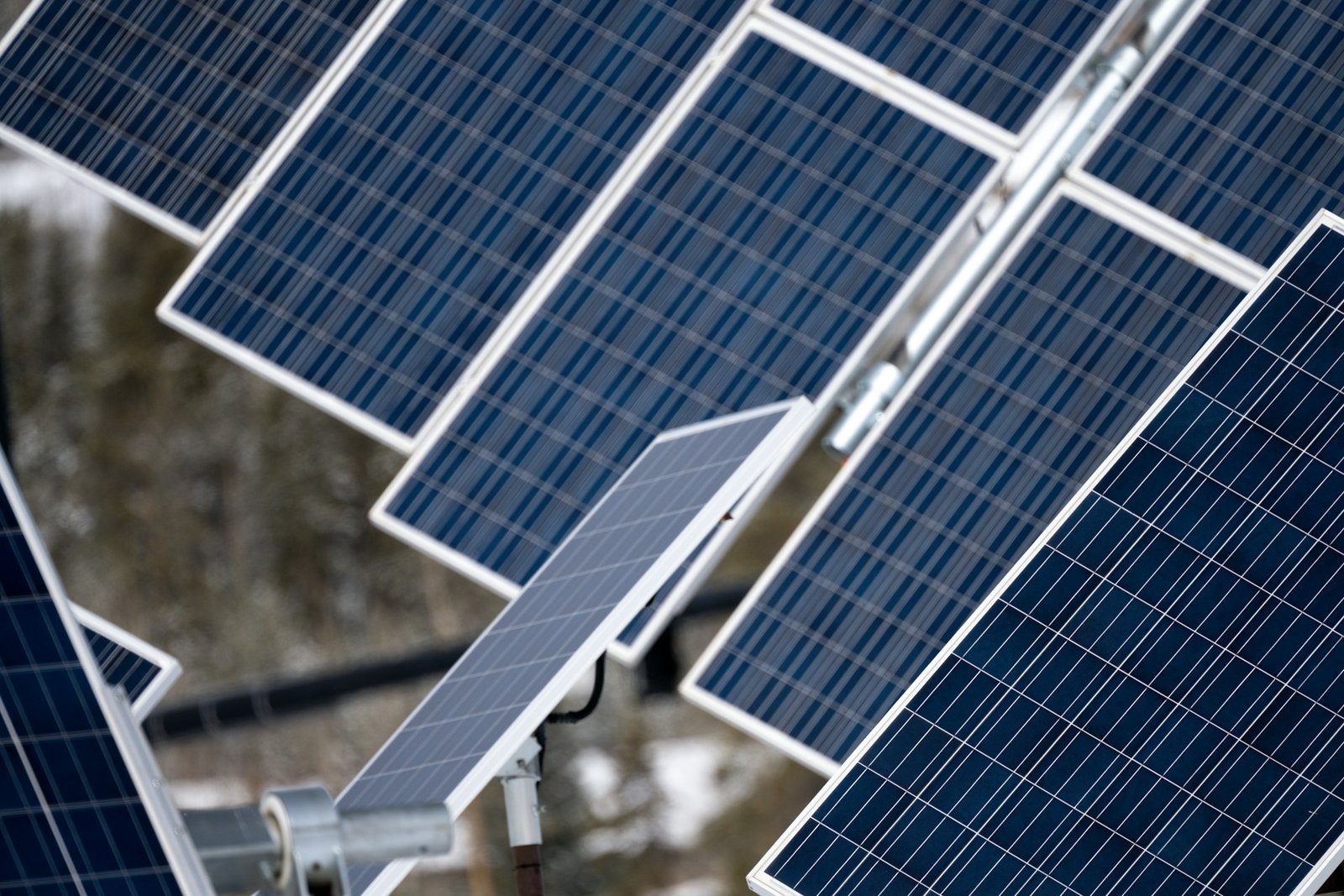 Financial and Environmental Benefits of Combining Solar Power and Battery Storage