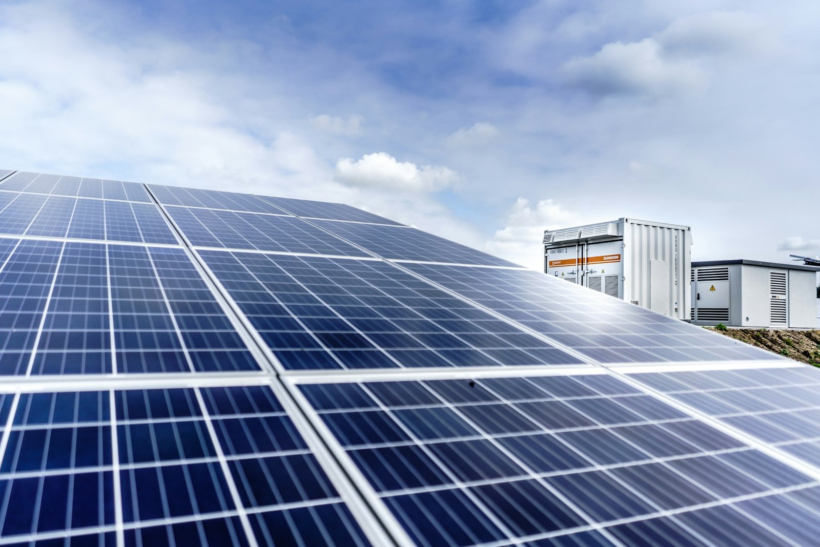 Embracing Solar Energy Solutions for Strata Living in 2024: Advantages and Challenges